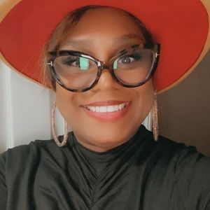 Meet your Posher, Monica